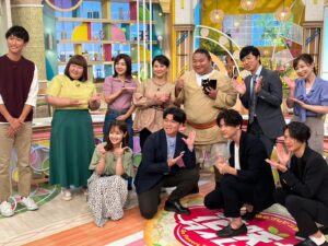 Tomisakae Instagram - VIVANTの番宣でCBCへ🚅💨
『チャント！』と『花咲タイムズ』の生放送に出演させていただきました📺️❇️
CMの間に豪華なメンバーに囲んで頂き📸最高の思い出に📱📣
スタッフの皆様、そして番組をご覧になって下さった東海地区の皆様もありがとうございました🙇!!
#𝐕𝐈𝐕𝐀𝐍𝐓 #富栄ドラム