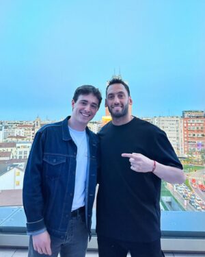 Tommaso Cassissa Instagram - Questo mese (fino ad ora) sono successe tante cose e siccome prevedo giorni altrettanto intensi occorre recap prima che sia troppo tardi.
Tra le altre cose belle che vi auguro c’è anche un buon
25 Aprile 🫂