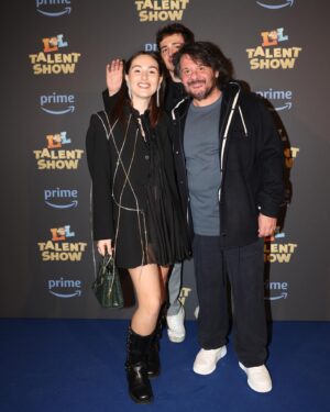 Tommaso Cassissa Instagram - Sul blu carpet di  @primevideoit abbiamo provato a dare il meglio di noi.
Qualcuno c’è anche riuscito.
#LOLTalentShow #ad