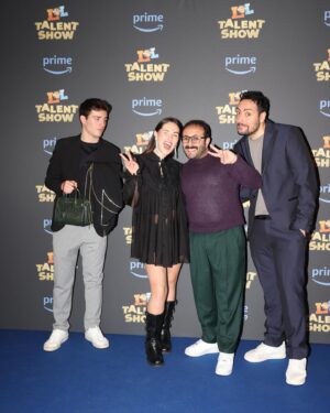 Tommaso Cassissa Instagram - Sul blu carpet di  @primevideoit abbiamo provato a dare il meglio di noi.
Qualcuno c’è anche riuscito.
#LOLTalentShow #ad
