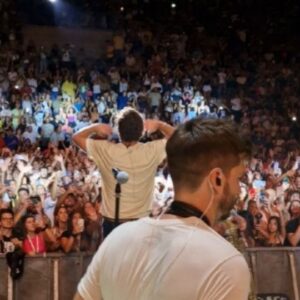 Tommaso Paradiso Instagram - Ci avete regalato una serata indimenticabile, grazie fratacchioni ❤️

#tommysummertour