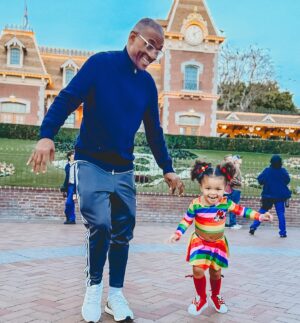 Tommy Davidson Instagram - PAPA PROUD Enjoying @disneyland with Ms. Minnie Mouse #blessed #prouddad #cherishthesemoments @wildrichkids