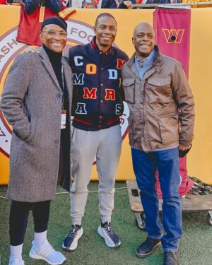 Tommy Davidson Instagram - THANK YOU to the @commanders Organization for treating me like a KING 👑 Special Thank you to President Jason Wright & Kevin Kendziora! Such an amazing day with my Family in YOUR HOUSE! See you TONIGHT @baltimorecomedy NYE! #nfl #commanders #football