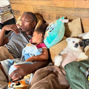 Tommy Davidson Instagram - NAP Time then SHOWTIME! See you tonight @ontarioimprov Be ready to LAUGH 😆 🎤🔥 Get your tix NOW SOCAL! #socal #comedy