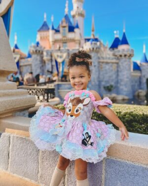 Tommy Davidson Instagram - FAMILY! Visited The Happiest Place on Earth for the Princess’ 3rd Birthday 🎂🎉❤️PROUD Moment #oscarproud  @theproudfamily #grattitude #appreciation @disneyland @disneyparks @jayden2jm @bellabebeco for Gianna’s custom dress