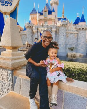 Tommy Davidson Instagram - FAMILY! Visited The Happiest Place on Earth for the Princess’ 3rd Birthday 🎂🎉❤️PROUD Moment #oscarproud  @theproudfamily #grattitude #appreciation @disneyland @disneyparks @jayden2jm @bellabebeco for Gianna’s custom dress