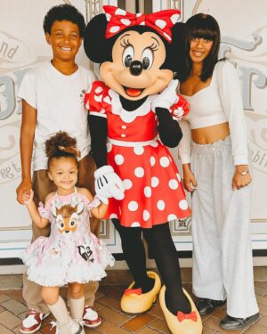 Tommy Davidson Instagram - FAMILY! Visited The Happiest Place on Earth for the Princess’ 3rd Birthday 🎂🎉❤️PROUD Moment #oscarproud  @theproudfamily #grattitude #appreciation @disneyland @disneyparks @jayden2jm @bellabebeco for Gianna’s custom dress