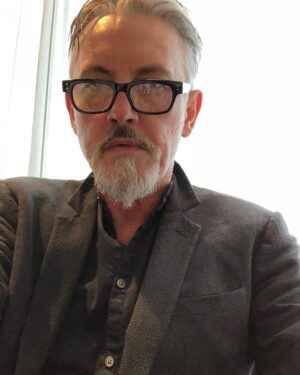 Tommy Flanagan Instagram - Selfies are wank?! Airport lounge #RisingHawk #WuAssassins
