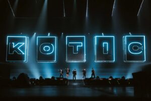 Tomo Visava Thaiyanont Instagram - Thank you everyone
ขอบคุณทุกคนมากๆครับ 🎤🎶
.
.
@kamikaze_music
@koendanai
@popwithap
@jongbaepark
@kenta_tsuchiya
#KamikazeParty2022