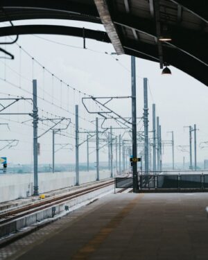 Tomo Visava Thaiyanont Instagram - 📷🚉🎧
.
.
.
#bkk #city
Photo by @find.photograph