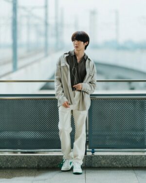 Tomo Visava Thaiyanont Instagram - 📷🚉🎧
.
.
.
#bkk #city
Photo by @find.photograph