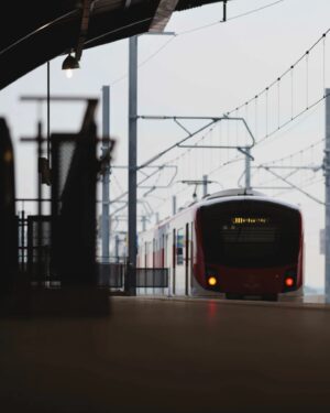 Tomo Visava Thaiyanont Instagram - 📷🚉🎧
.
.
.
#bkk #city
Photo by @find.photograph