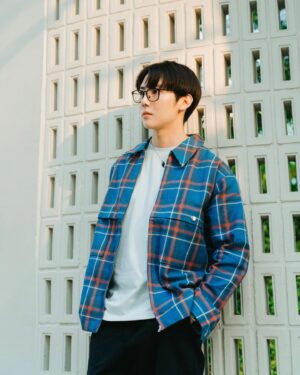 Tomo Visava Thaiyanont Instagram - Today's look by Niko and...
.
 @nikoand_thailand_official กำลังจะมาเปิดที่ไทยเร็วๆนี้แล้ว เตรียมช้อปกันได้เลยครับ ! 👖👕
.
#nikoand #nikoandstyling #nikoandbangkok #uni9uesense