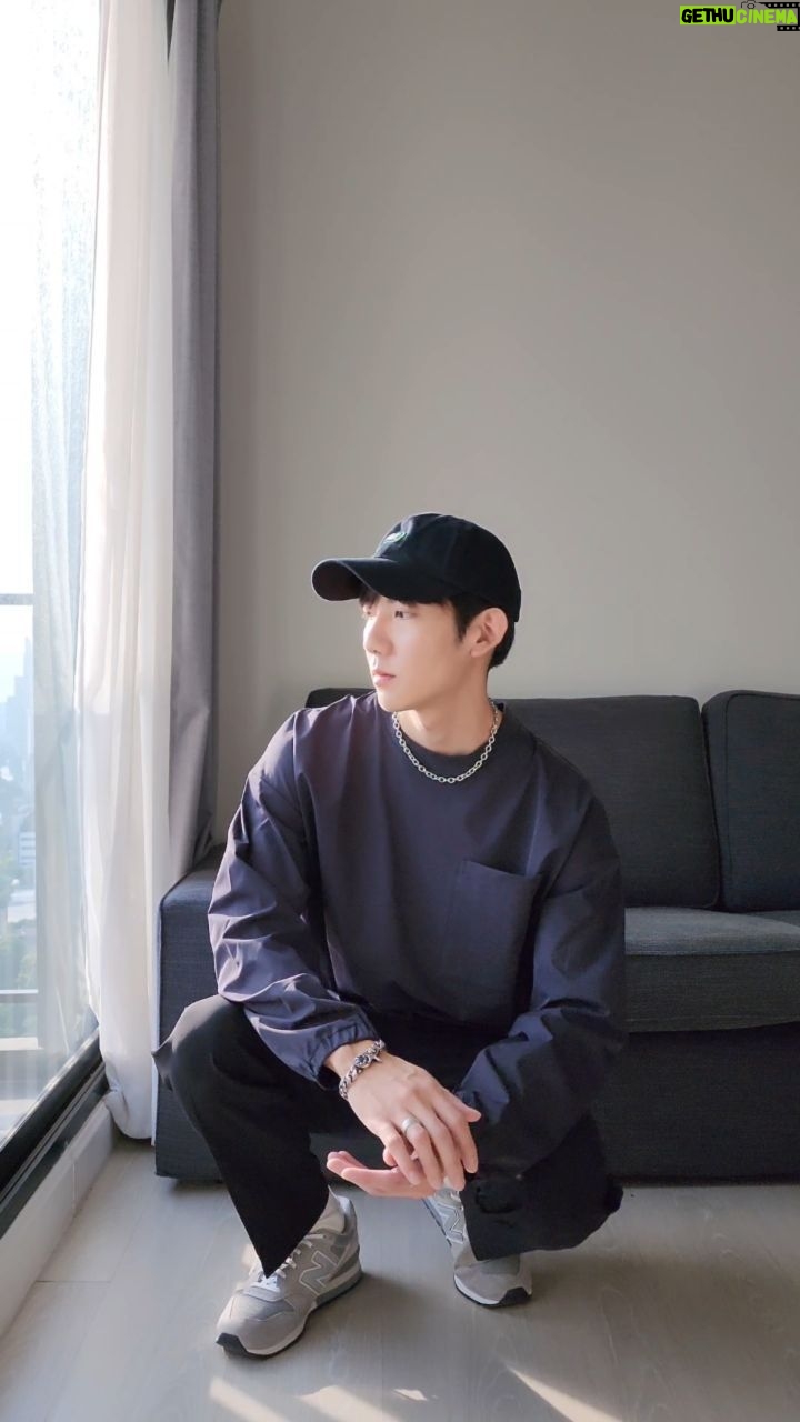 Tomo Visava Thaiyanont - 61.8K Likes - ลองแต่งตัว 2 สไตล์ 👖👕 ชอบแบบไหนมากกว่าครับ
.
ถูกใจมากๆเลยครับกับ Lightweight Capsule จาก @urbanrevivo.thailand คอลเลคชั่นที่สามารถใส่ได้ทั้งทำงานและลำลอง เหมาะกับทุกโอกาส
ชอบ feature ที่พับง่าย พกพาสะดวก และแห้งไว
สามารถช้อปได้ที่หน้าร้าน ICONSIAM ละบนออนไลน์ 👉🏼 Website: www.urbanrevivo.in.th
.
โปรโมชั่นช่วงนี้: รับฟรี Foldable Crossbody Bag เมื่อช้อปครบ 3,500 บาท และมีสินค้าผู้ชายอย่างน้อย 1 ชิ้น
.
#URBANREVIVO #URCOMMUNITY #WEAREUR