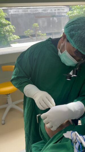 Tompi Instagram - Buccal fat removal pada pipi chubby, 5 menit saja. Sangat minimal bengkak memar, bisa lansung makan sikat gigi dll.  Gak pake cabut jaitan. 

Bs dikerjakan di semua cabang @beyoutifulbydrtompi