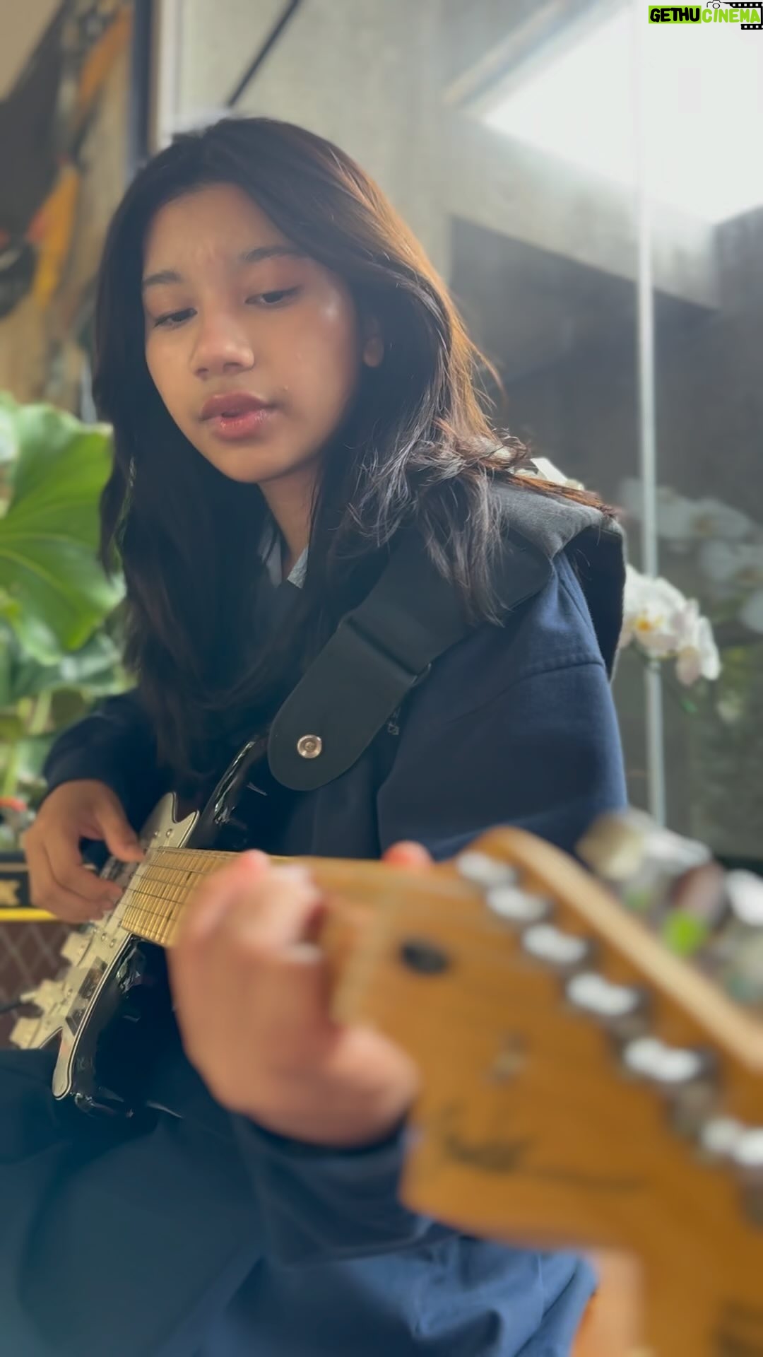 Tompi - 2.7K Likes - Happy bday anakku 15 thn mari kitaa berkarya nak @cutayesha_official ….
Tx to @sweeleejakarta utk guitar fender nya