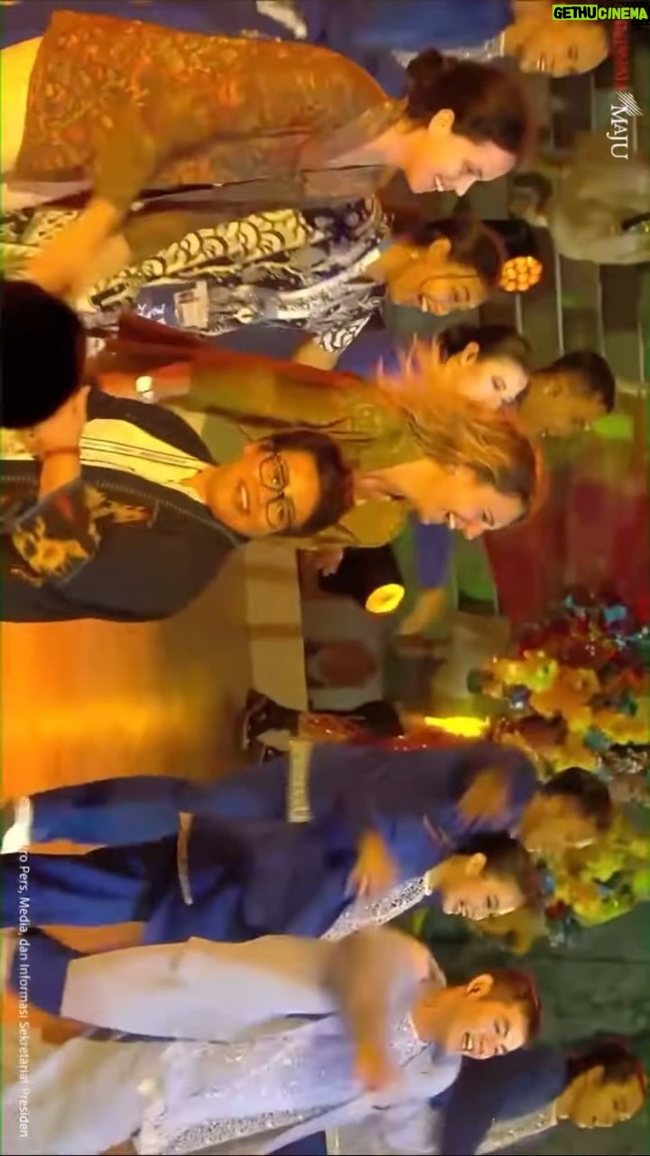 Tompi - 2.4K Likes - Blum bs move on dr keseruan perhelatan water world congress di bali minggu lalu. All nite long lagu lawas yg dikemas apik oleh @tohpati …. Kerja keras voc director @yandibram menyatukan semua penyanyi. Dan yg tergokil yg punya ide tuanku @wishnutama dengan team support ajaibnya. Terbaik!
Yg mau nonton fullnya ada di kanal youtube SEKRETARIAT PRESIDEN
