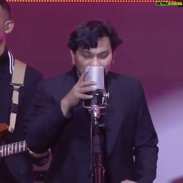 Tompi - 2K Likes - Lagu ini cocok utk menjadi SOUNDTRACK / PENIS ENLARGEMENT . Sebuah lagu tentang burung. Gmn pak @ridwankamil , COCOK?
İni format band terbaru sy, kami perform di javajazz 2024 lalu. Siap keliling lagi ni…