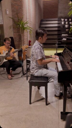 Tompi Instagram - Indung2. Persiapan ramadhan nih

Jumat malam ini jam 7.30-10.00 kita nongkrong di @t_spacebintaro yuk dengerin musik bgini dan makan enak di @elprofesor.jvn