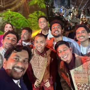 Tompi Instagram - Malam ini nyanyi di acara 10th world water forum 2024 di Bali.  Menyenangkan! 
Setelah sekian lamaa gak ketemu Pak Jokowi , td ditanyain beliau “kemana ajaa” 😂
Sy lg sibuk operasi Pak ✌️