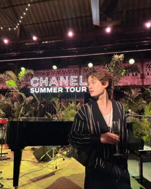 Tonhon Tantivejakul Instagram - 🖤🥂😳
@chanelofficial #CHANELSUMMERTour