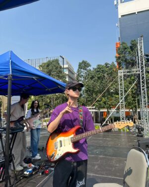Tonhon Tantivejakul Instagram - วันนี้เจอกัน 17:30 น. ที่หอการค้า โชว์ใหม่แบบสับ ร้องยากจิ๊บหาย มาช่วยร้องหน่อยดิ เหนื่อยอ่ะ ร้อนด้วย แล้วเมื่อไหรจะหยุดบ่นวะ เออ
