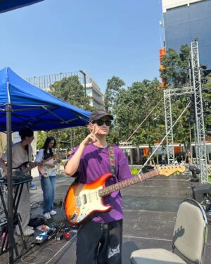 Tonhon Tantivejakul Instagram - วันนี้เจอกัน 17:30 น. ที่หอการค้า โชว์ใหม่แบบสับ ร้องยากจิ๊บหาย มาช่วยร้องหน่อยดิ เหนื่อยอ่ะ ร้อนด้วย แล้วเมื่อไหรจะหยุดบ่นวะ เออ