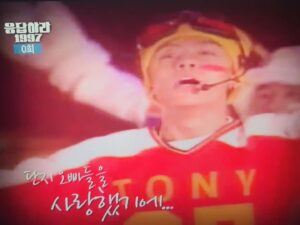 Tony An Instagram - 새벽에 갑자기 생각나서 혼술에 응답하라1997
정주행중~ 아.. 정말 그때 왜 다들 나한테 잘보고
있다고 인사한지 이해가 되네..^^ 

#응답하라1997#대박#토니안#주연#안승부인#ㅎㅎ#고마워
#부산#원숭이새끼#추억