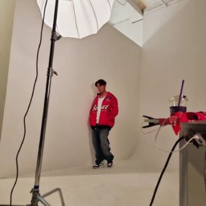 Tony An Instagram - 콘서트에 오시는 모든 분들을 위해 야심차게 준비한
선물을 위해 열일중 !!! 기대해도 좋아요~😁
Dday-40 오늘 티케팅도 화이팅~~~!!!💖
#토니안#tonyan#mymy#concert#surprise#gift