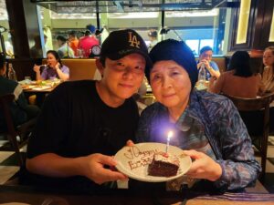 Tony An Instagram - 사랑하는 울 엄마 이옥진 여사님의 77번째 생신을 맞이하여 어머니와 지인분들 모시고 첫 해외여행을 다녀왔어요~ !! !^^ 

#토니안#이옥진여사님#생신#싱가폴#첫#해외여행#행복한시간#못난#아들