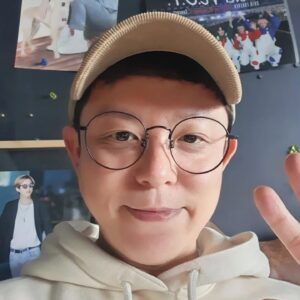 Tony An Instagram - 여러분~ 어렵고 힘들었던 2023년이 지나고 새해가 밝았습니다
지난해는 특히 주변에 힘든분들도 많이 계셨던것 같은데
여러가지 일들이 우리를 참 힘들게 했던것 같습니다.. 
2024년에는 23년의 좋은 추억만 가지고 와서 (예.토니콘서트)
안좋은 일들은 훌훌 털고 좋은기억만 계속 이어나가는 한해로
만들어봐요^^ 모두 건강하고 행복하고 돈도 많이~벌고 
새해 소원 3가지 꼭 이뤄지길 진심으로 바랄게요~ 💖

#토니안#램프안토니#소원을말해봐#2024#어메이징#새해
건강#행복#사랑#세마리토끼#다잡으러가자