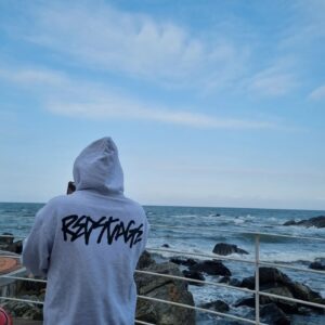 Tony An Instagram - 오늘 멋진 울산 바닷가에서 열씸히 신규프로그램 촬영을 마치고 서울로 돌아가는길~ 
하루 더 있고 싶었지만 할일이 너무 많네.. 😁
#토니안#kbs#신규프로그램#울산#바닷가#오랜만이야#레드스테이지#굿즈#후드티