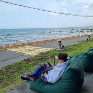 Tony An Instagram - 오늘 멋진 울산 바닷가에서 열씸히 신규프로그램 촬영을 마치고 서울로 돌아가는길~ 
하루 더 있고 싶었지만 할일이 너무 많네.. 😁
#토니안#kbs#신규프로그램#울산#바닷가#오랜만이야#레드스테이지#굿즈#후드티