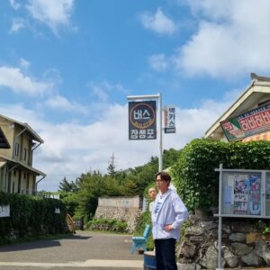 Tony An Instagram - 오늘 멋진 울산 바닷가에서 열씸히 신규프로그램 촬영을 마치고 서울로 돌아가는길~ 
하루 더 있고 싶었지만 할일이 너무 많네.. 😁
#토니안#kbs#신규프로그램#울산#바닷가#오랜만이야#레드스테이지#굿즈#후드티