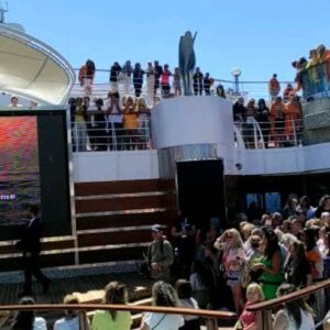 Tony Carreira Instagram - Tarde de Karaoke a bordo do  Cruzeiro 35 Anos de Canções de Tony Carreira