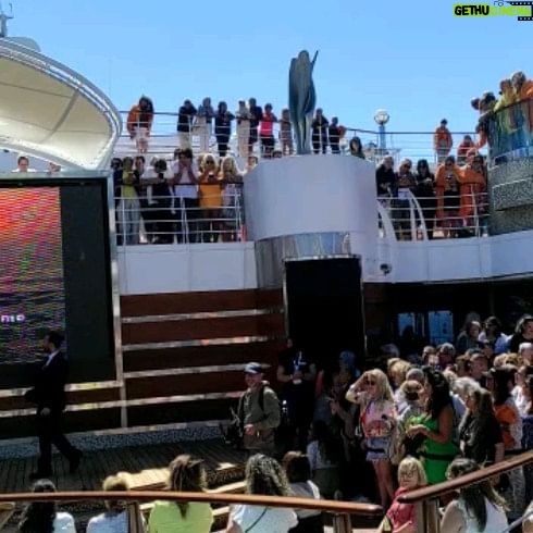 Tony Carreira - 8.2K Likes - Tarde de Karaoke a bordo do Cruzeiro 35 Anos de Canções de Tony Carreira