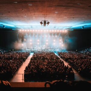 Tony Carreira Instagram - Muito obrigado Guimarães. Foi brutal. As imagens falam por si.  Obrigado por me receberem com tanto carinho e me fazerem sentir em casa. 🙏
#tour35anosdecanções @regiconcerto @benecar.pt @jaf.energia @raposeiraoficial  @grupodecisoesesolucoes @multiusosguimaraes
