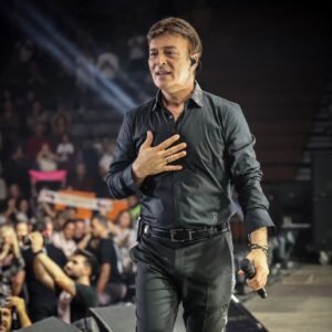 Tony Carreira Instagram - Muito obrigado Guimarães. Foi brutal. As imagens falam por si.  Obrigado por me receberem com tanto carinho e me fazerem sentir em casa. 🙏
#tour35anosdecanções @regiconcerto @benecar.pt @jaf.energia @raposeiraoficial  @grupodecisoesesolucoes @multiusosguimaraes