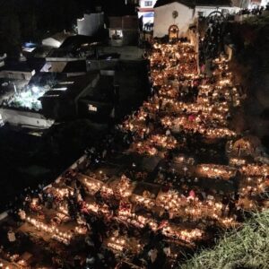 Tony Dalton Instagram - Cementerio de Janitzio. Noche de Muertos.