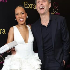 Tony Goldwyn Instagram - What can I say? @kerrywashington just makes me laugh! #scandalfam @ezramovie