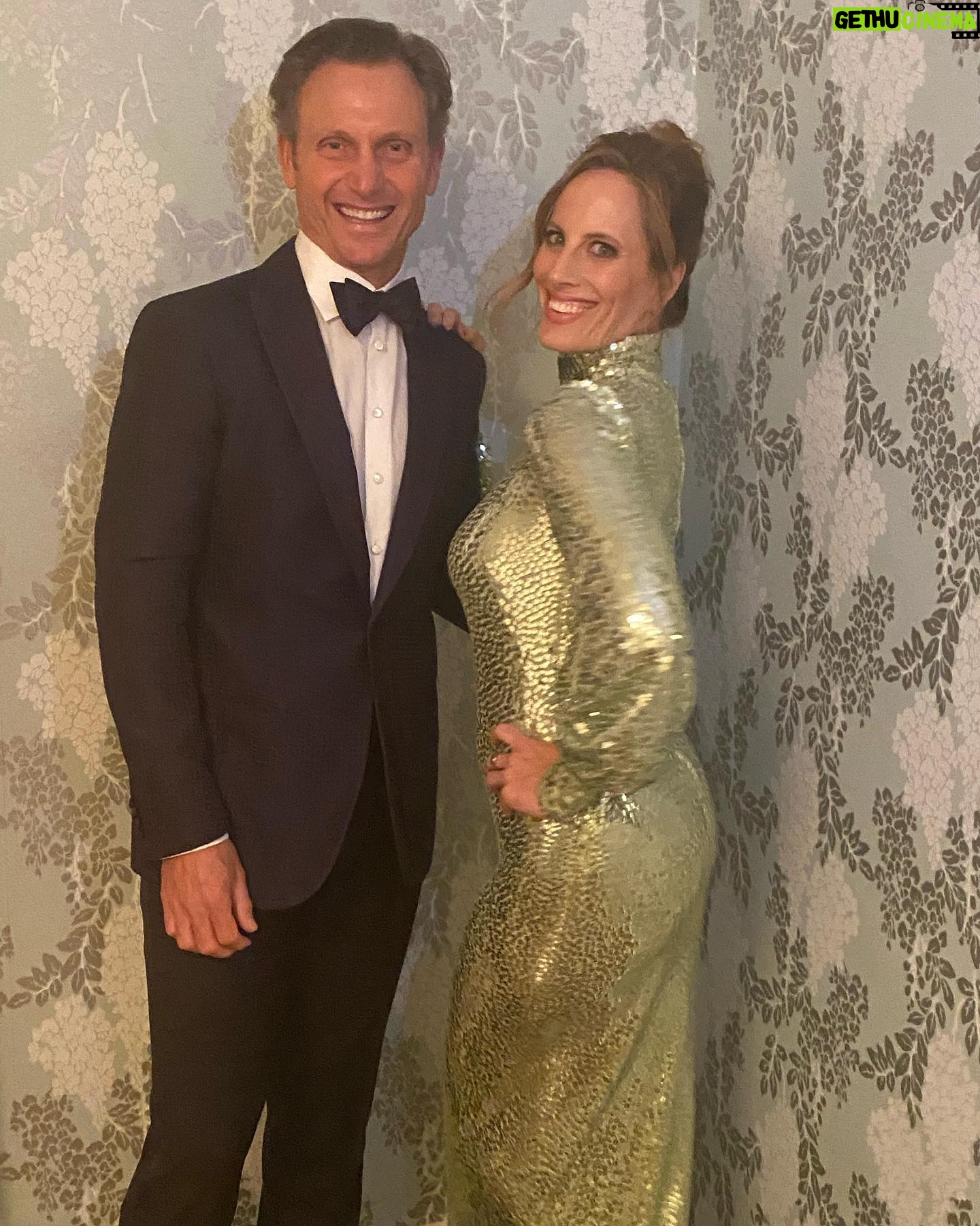 Tony Goldwyn - 13.6K Likes - Heading out to celebrate Oscar night 🎥 with my sister @goldilocksg 🌟