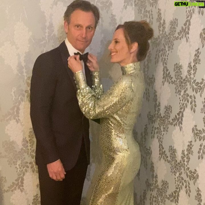 Tony Goldwyn - 13.6K Likes - Heading out to celebrate Oscar night 🎥 with my sister @goldilocksg 🌟