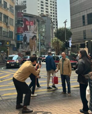 Tony Hung Instagram - 難得咁四正，咁歡呼雀躍嘅時刻，梗係要post 吓相，驚大家唔記得我有型嘅一面，影到最尾仲有位gentlemen話「你着卡其色褸咁有型，我都着得不差，可唔可以都幫我影張？」🫡 

#唔記得咗合照㖭