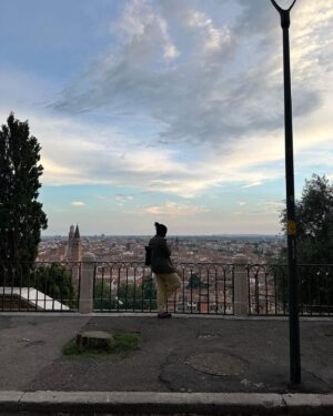 Tony Hung Instagram - 情迷意亂，意大利咁耐以來都係我首選想去嘅地方 🇮🇹
食物、咖啡、自然風光、歷史遺跡.. 每一次，都總有原因要再返嚟一次，之後下一次又有新嘅原因，永無止境。
#italy #parma #veronaitaly #italianfood