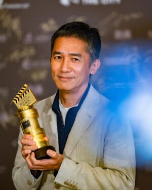 Tony Leung Chiu-wai Instagram - 恭喜你梁朝偉先生🥂
#最佳男主角 #金手指 #香港電影導演會年度頒獎典禮