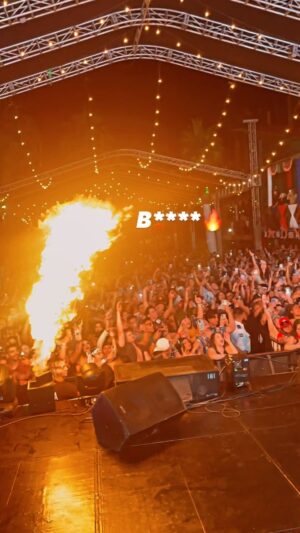Too $hort Instagram - What’s my favorite word??? When the concert was literally fire!!!🔥🔥🔥#Mexico #Rosarito #PapasAndBeer #TooShort #Music #Iconic #4thOfJuly #WhatsMyFavoriteWord