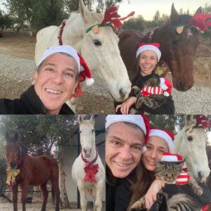 Toprak Sergen Instagram - We wish you all a very happy new year.  May it be filled with  lots of  LOVE , PEACE and HAPPINESS. ❤️♾️ 🤗🍀🍀🍀🍀