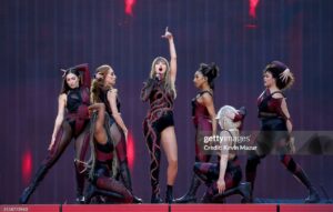 Tori Evans Instagram - So long, London and hello, Dublin 🇮🇪 
.
.
.
From Wembley to Aviva stadium, the gang and I can’t wait to spend 3 nights with you Ireland! Who’s ready for this weekend?!! #theerastour #erasinternational #travel #unitedkingdom  #dublin #ireland 📸 @gettyimages @kevinmazur @garethcattermole
