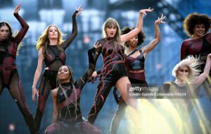 Tori Evans Instagram - So long, London and hello, Dublin 🇮🇪 
.
.
.
From Wembley to Aviva stadium, the gang and I can’t wait to spend 3 nights with you Ireland! Who’s ready for this weekend?!! #theerastour #erasinternational #travel #unitedkingdom  #dublin #ireland 📸 @gettyimages @kevinmazur @garethcattermole