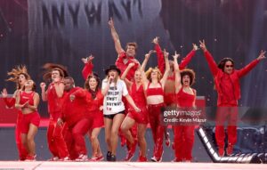 Tori Evans Instagram - So long, London and hello, Dublin 🇮🇪 
.
.
.
From Wembley to Aviva stadium, the gang and I can’t wait to spend 3 nights with you Ireland! Who’s ready for this weekend?!! #theerastour #erasinternational #travel #unitedkingdom  #dublin #ireland 📸 @gettyimages @kevinmazur @garethcattermole
